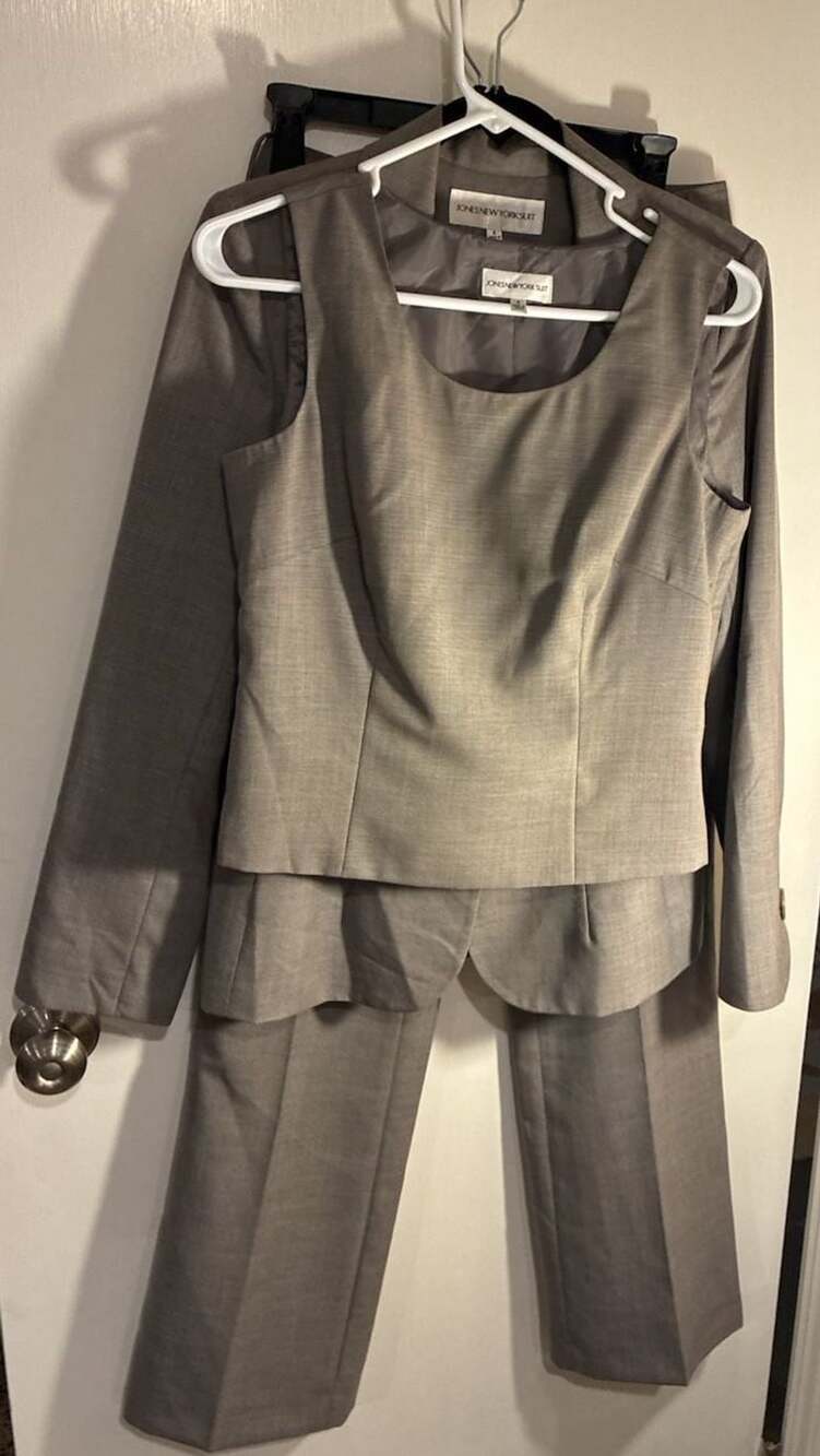 Jones New York Suit Size 4 Gray Blazer Pants Two Piece Set